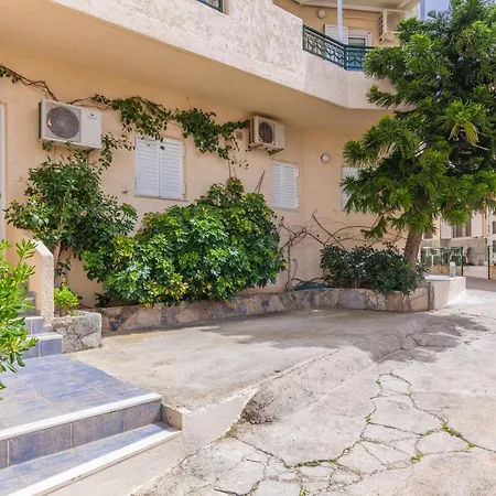 Guests In Creta Apartment